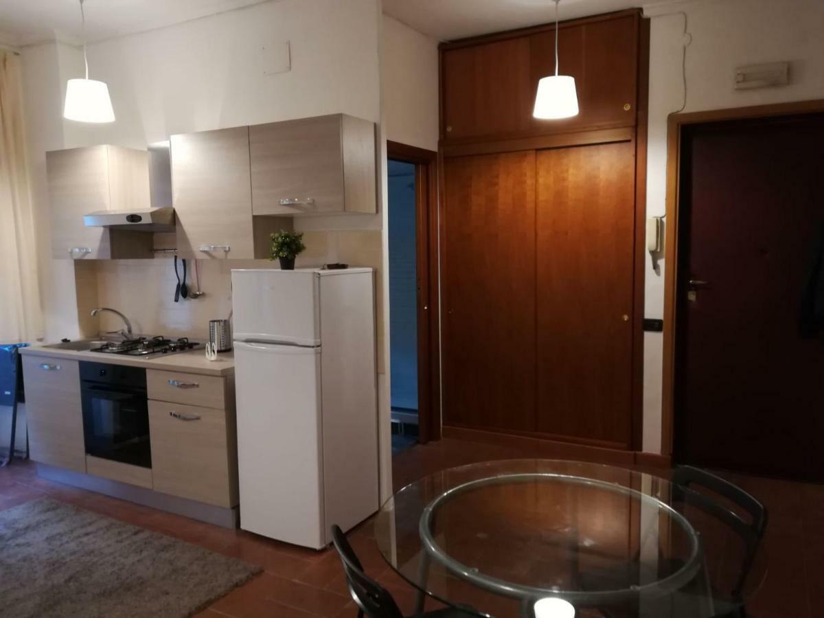 Ferienwohnung Roma Metro Furio Camillo Exterior foto